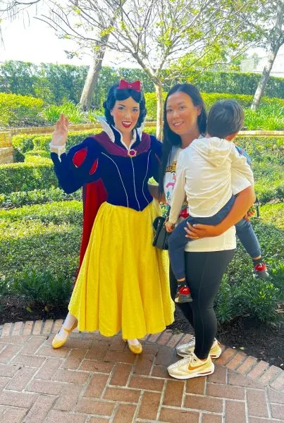 snow white meet and greet at magic kingdom