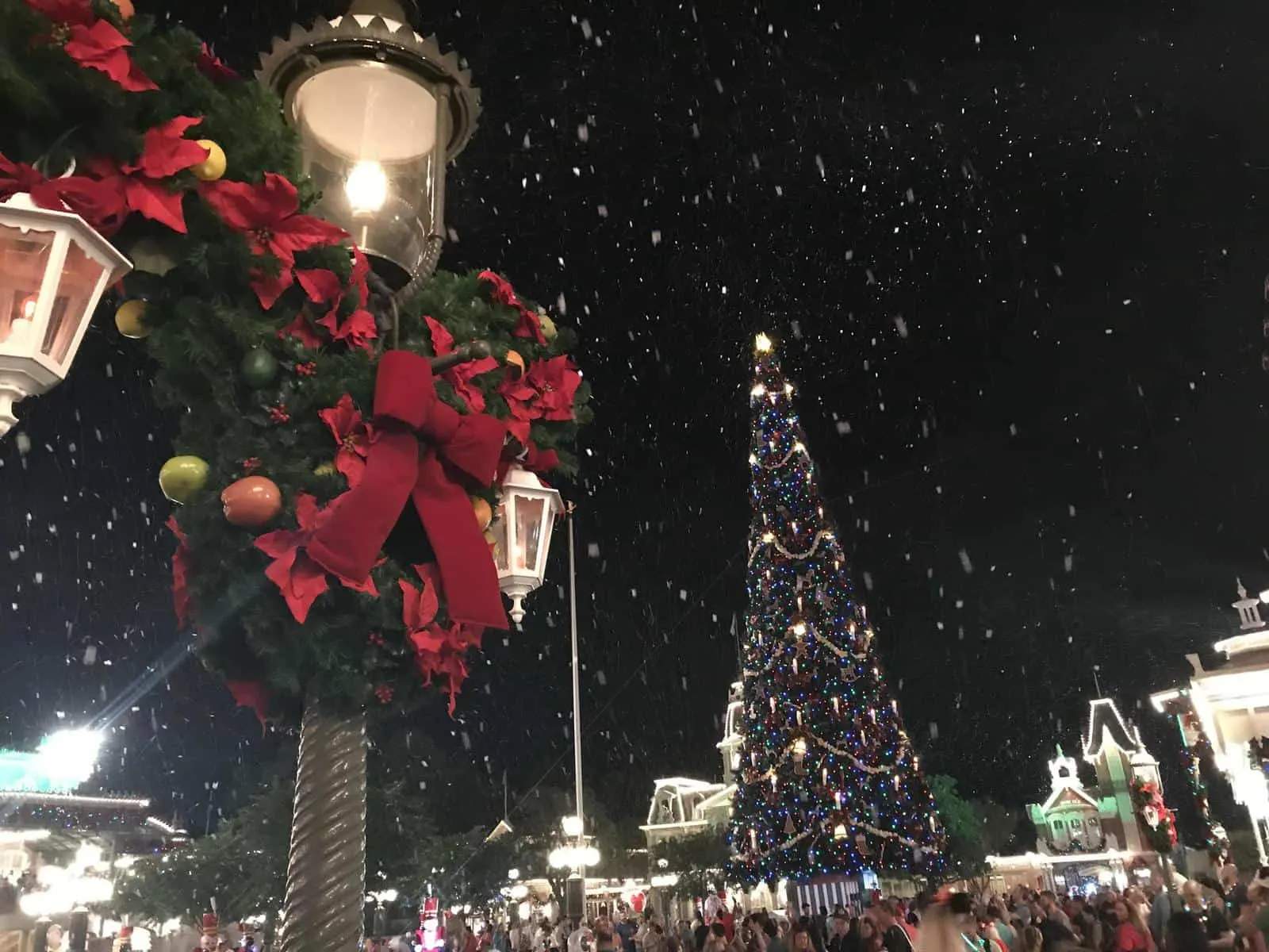 The best time to go to Mickey’s Very Merry Christmas Party (and the worst times, too!)