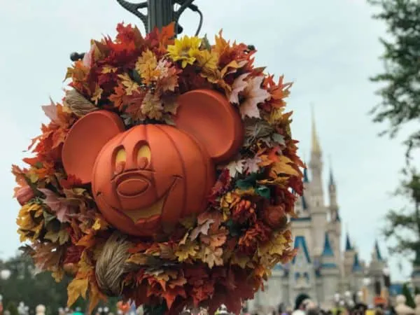 Mickeys Not-So-Scary Halloween Party decorations