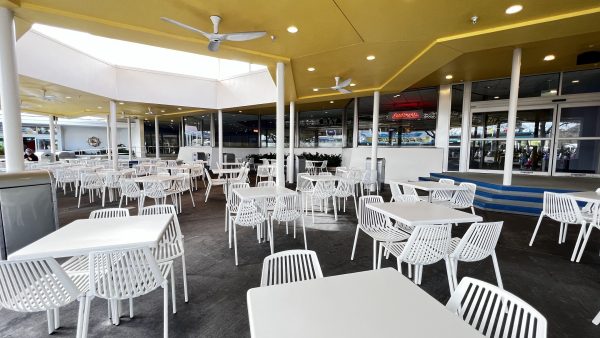 outdoor seating at cosmic ray's in tomorrowland