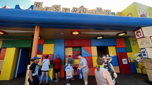 toy story land restrooms