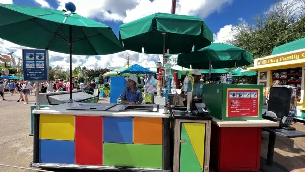 toy story land drink and snack cart 