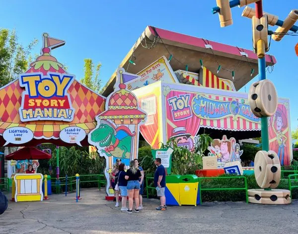 lightning lane and standby line for toy story mania