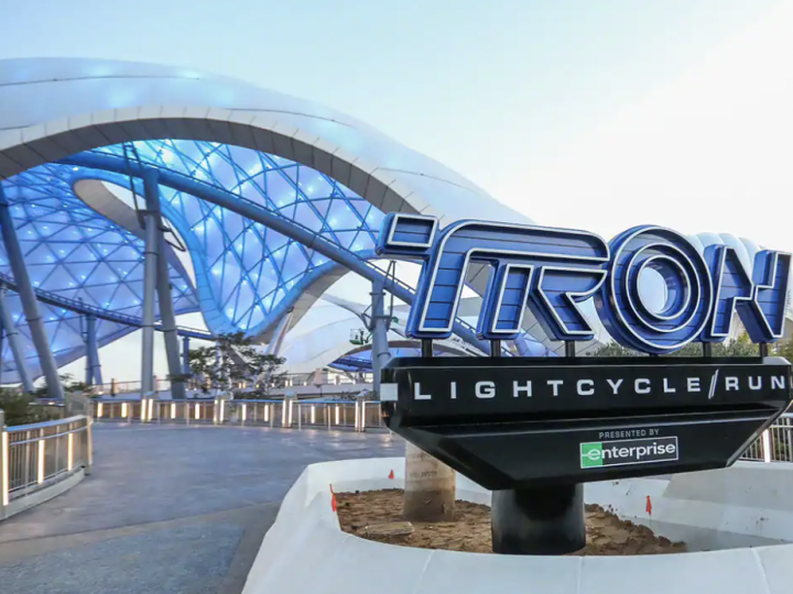 TRON Lightcycle / Run Will Have a Virtual Queue, an Individual Lightning Lane, and a Locker System