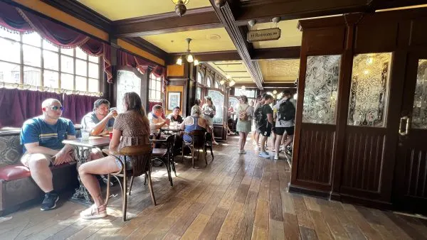 rose and crown pub - seating area - united kingdom epcot