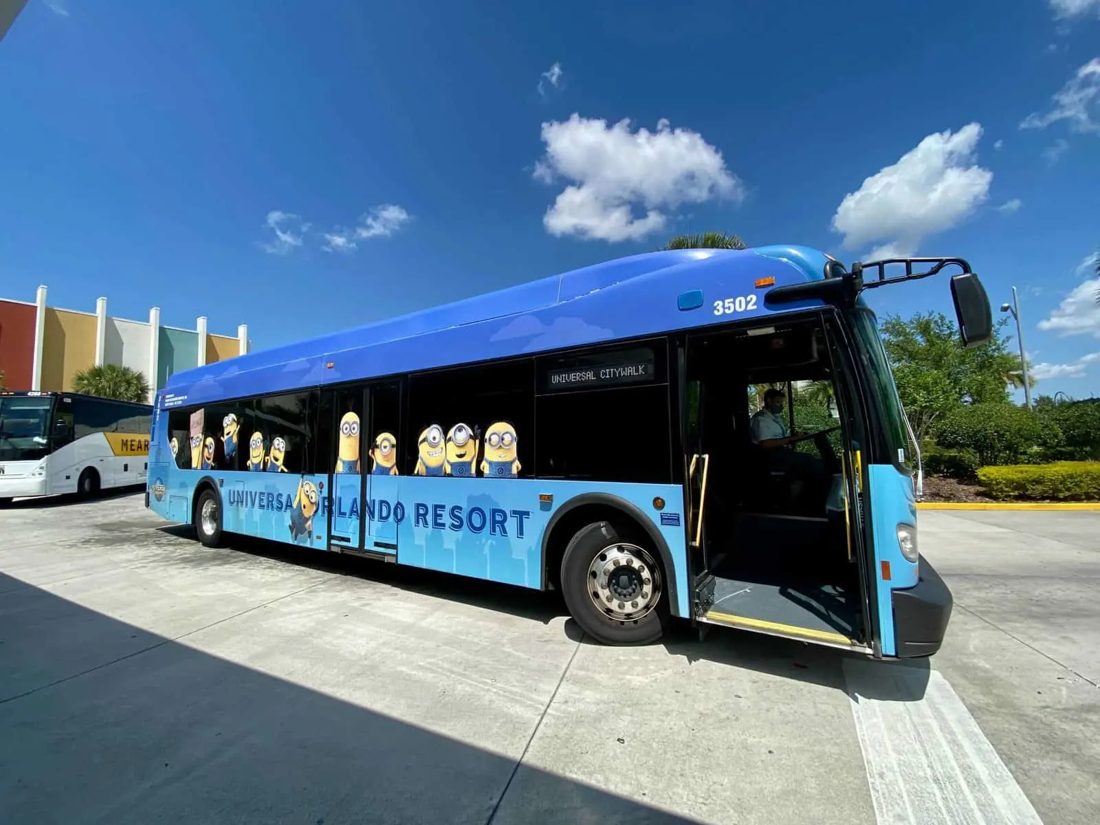Complete Guide to Universal transportation (buses, shuttles, + more)