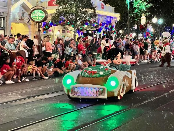 vanellope in mickey's once upon a christmastime parade