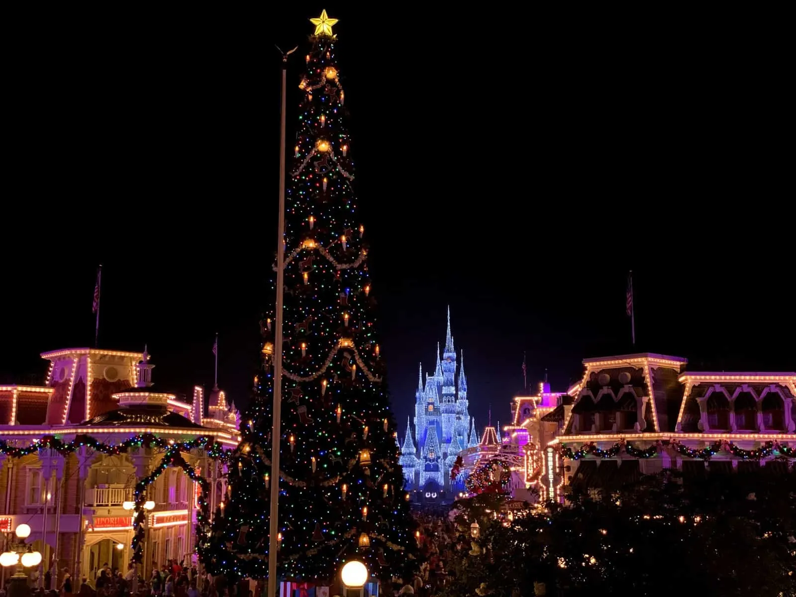 Walt Disney World Posts Park Hours For Christmas Week & Extends Even More