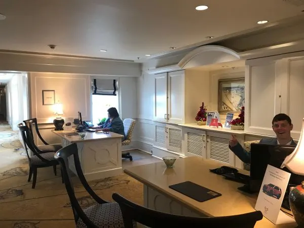 Disney Club Level concierge desk