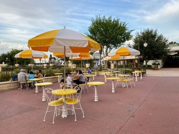 plaza ice cream parlor outdoor seating magic kingdom