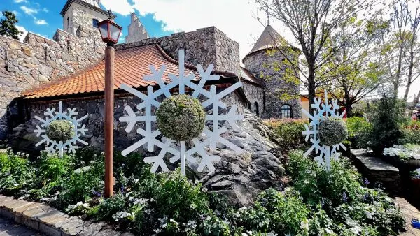 snowflake topiaries at epcot flower and garden festival