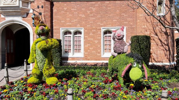eeyore, piglet and tigger topiaries at epcot flower and garden festival