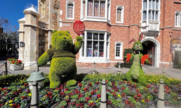 winnie the pooh and rabbit topiaries at epcot flower and garden festival